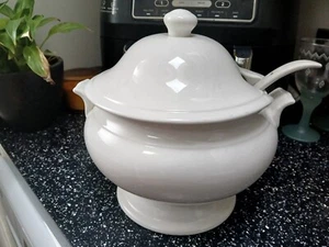 MAXWELL WILLIAMS LIDDED SOUP TUREEN WITH LADLE - Picture 1 of 4