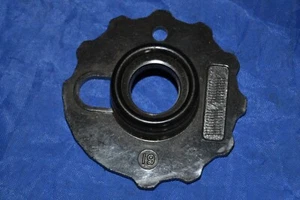 SOMBRERO TOP SINGER CAM 174539 NO.19 BLOQUE PIRÁMIDE PARA CANTANTE MÁQUINA DE COSER ORIGINAL - Imagen 1 de 2