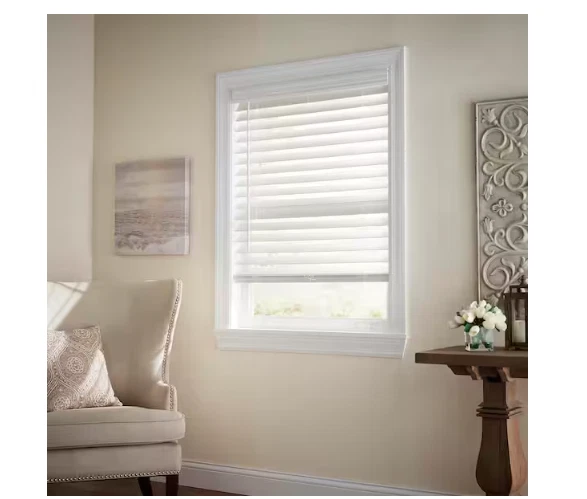 Persianas blancas inalámbricas premium imitación madera con listones de 2,5 pulgadas - 31,25" W x 48" L Foto 1 de 4