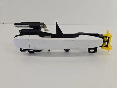 2011-19 TOYOTA SIENNA Passenger FRONT Exterior Door Handle Assembly Door OEM - Image 1 of 4