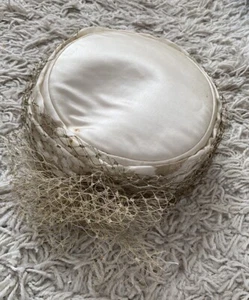 Vintage Suzanne Custom Millinery Hat Satin Gold Cream Silk Mesh 1950s - Picture 1 of 8