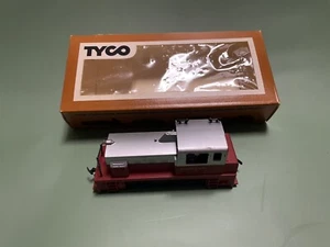 TYCO Santa Fe ATSF 241 C Diesel Switcher Locomotive, HO Scale - Picture 1 of 8