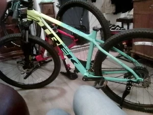 Trek Marlin Five M/L teal and yellow clean paint - Picture 1 of 1