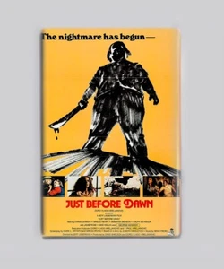 JUSTO ANTES DEL AMANECER (1981) - 2"x3" PÓSTER DE PELÍCULA IMÁN (slasher horror vhs) - Imagen 1 de 2