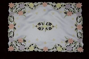 Embroidered Polyester Cutwork Floral Daisy Embroidery Placemats Table Runner - Picture 1 of 12