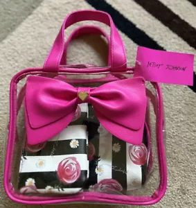 JUEGO COSMÉTICO DE 3 PIEZAS ARCO ROSA Y FLORAL BETSEY JOHNSON NUEVO CON ETIQUETAS - Imagen 1 de 9