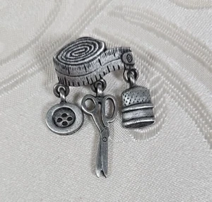 JJ Jonette Pin Solapa Peltre Costura Costurera Dijes Cuelga Tijeras Dedal - Imagen 1 de 4
