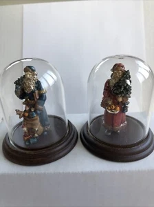 Lotto di 2 statuine Babbo Natale in miniatura con cupola Shoppe 3” scatola originale - Foto 1 di 8