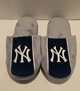 New York Yankees Logo plush slippers FOCO Size SMALL NWOT
