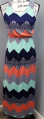 Maxi Vestido Largo Tres Corazones Rosa Niñas Talla 16 Multi Estampado Chevron Cintura Cintada Foto 1 de 4