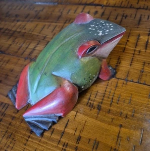 Estatuilla de rana de madera tallada a mano roja verde EE. UU. coro ornamentado rana arte popular - Imagen 1 de 14