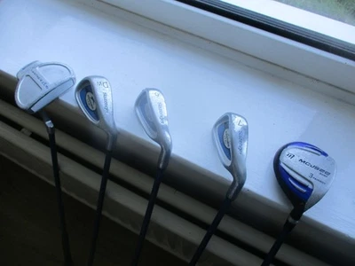 SET OF 5 SLAZENGER JUNIOR GOLF CLUB Irons & Putter & Wood - Suit 48"-54" Height - Image 1 of 4