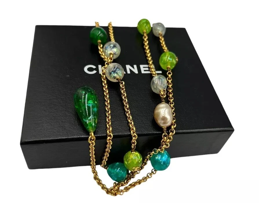 Chanel Collar Largo Tono Dorado con Cuentas de Vidrio Multicolor y Perlas Barrocas Foto 1 de 4