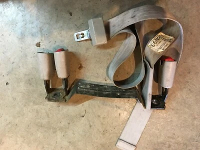 91 92 93 94 1993 S10 Blazer Jimmy hebillas de cinturón de seguridad trasero y cinturón medio gris Foto 1 de 3