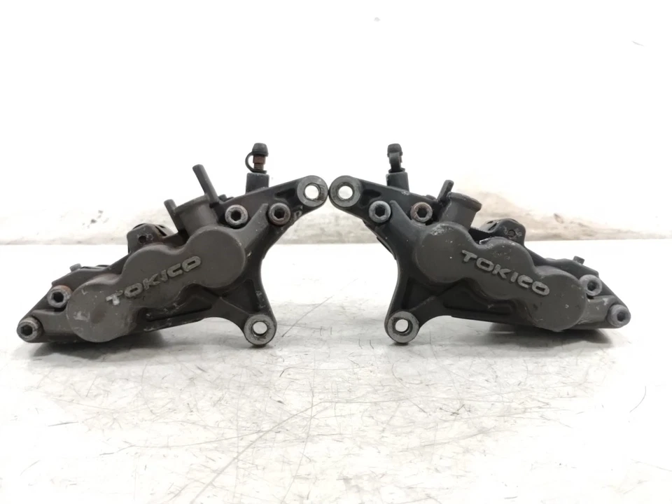 Par de pinzas de freno delanteras izquierda y derecha 98-03 Suzuki TL1000 R Foto 1 de 4