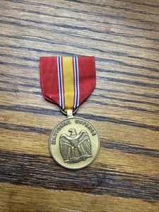 National Defense Service Medal & Ribbon Bar Military Insignia - Bild 1 von 2