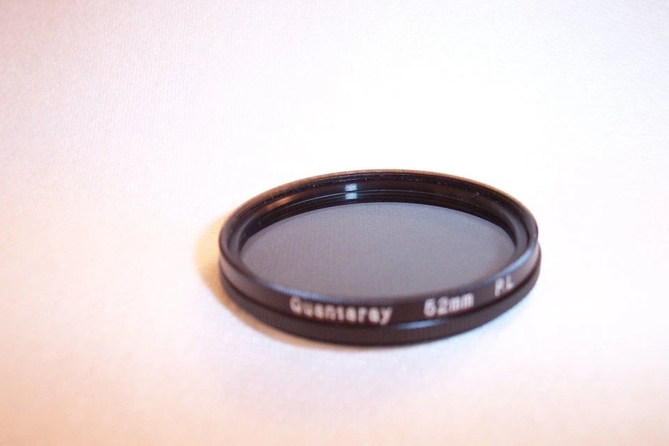 Quantaray 52 mm Polarizer Screw-In Filter Made in Japan (K-171) - Image 1 of 1