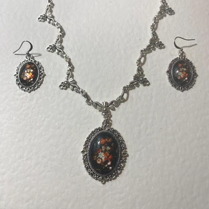JUEGO DE PENDIENTES DE COLLAR DE FILIGRANA FLORAL ESTILO VICTORIANO VIDRIO NEGRO PLATA PL A - Imagen 1 de 9