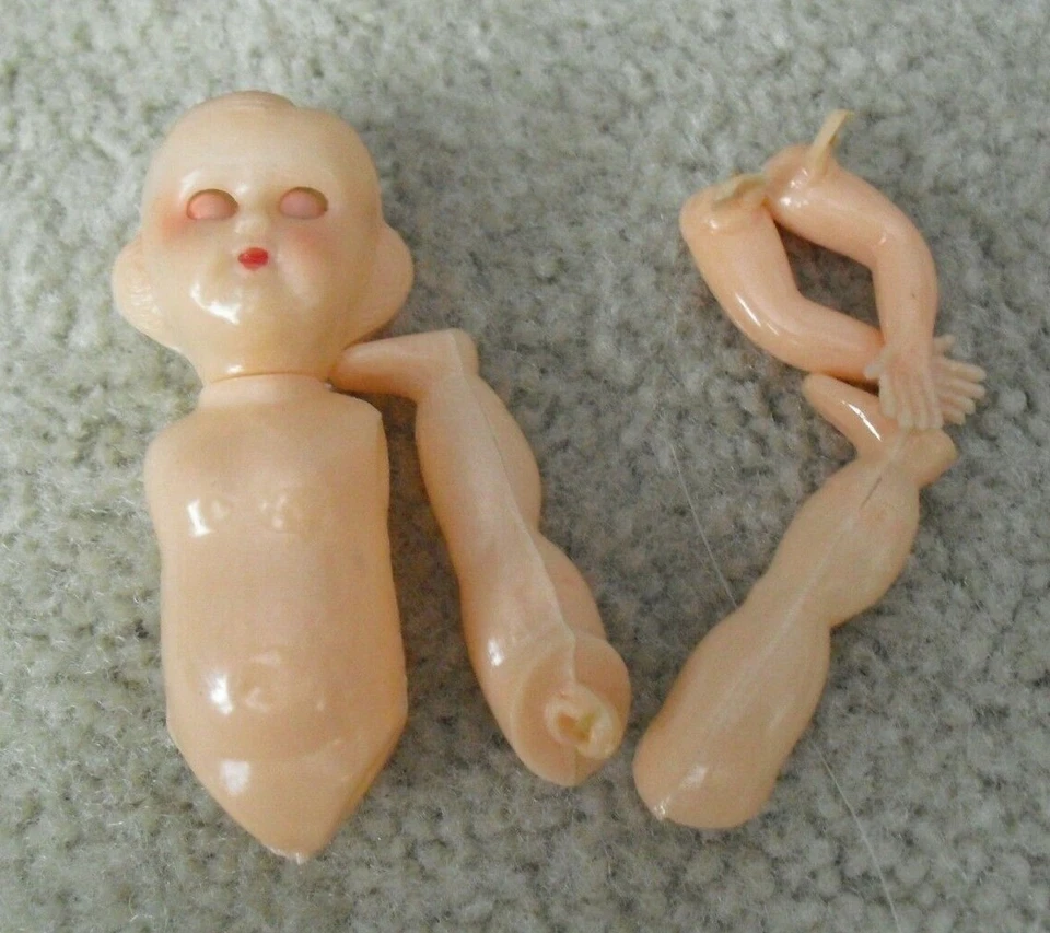 Bebé niño de plástico duro vintage años 60 ojos dormidos a cuerda 4 1/2" de alto Foto 1 de 1