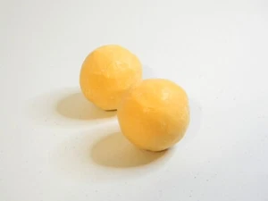 Pier 1 Ginger Peach handgerollte Seifenkugeln 2er Set 2 Seifenkugeln new old stock - Bild 1 von 2