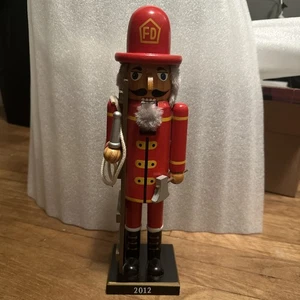 Christmas Target Nutcracker Firefighter 15” Holiday Mantle Decor 2012 - Bild 1 von 6