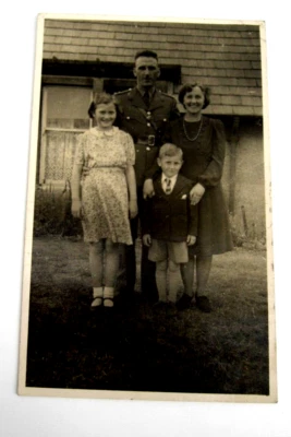 WW2 Photo Family Portrait Unknown British Officer 2nd Lieutenant June 1944 - Image 1 of 3