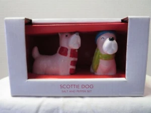 HOLIDAY SCOTTIE DOG SALZ- UND PFEFFERSTREUER VON ESSENTIAL HOME NEU IM KARTON - Bild 1 von 4