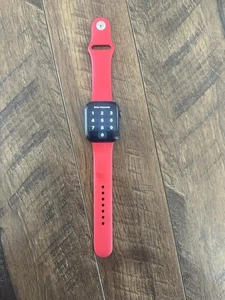 Apple Watch série 4. Boîtier aluminium et céramique 44 mm VERROUILLÉ GPS WR-50M - Photo 1 sur 5