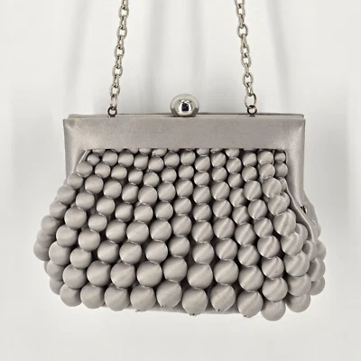 Cartera sin asas de noche con cuentas satinadas plateadas Sondra Roberts Foto 1 de 4