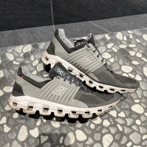 Zapato On Cloudswift Hombre US 11.5 Run Walk 41.99583 Gris Hellion Cloudtec *MANCHAS* - Imagen 1 de 15