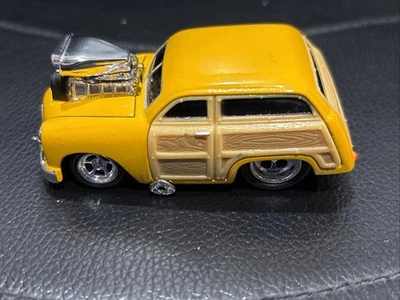 1:64 Scale Muscle Machines • Yellow 1950 Ford Woody Woodie Blown [Loose] - Image 1 of 4