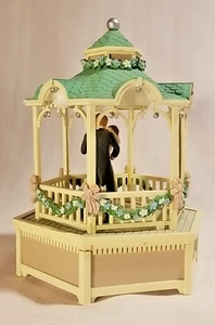 Enesco - True Love Gazebo - Wedding Dance - Wind Up Vintage - READ - Picture 1 of 6