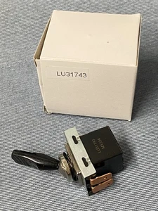 LAND ROVER DASH MOUNTED INDICATOR SWITCH ON/OFF/ON 12 V AND 24 V - Picture 1 of 4