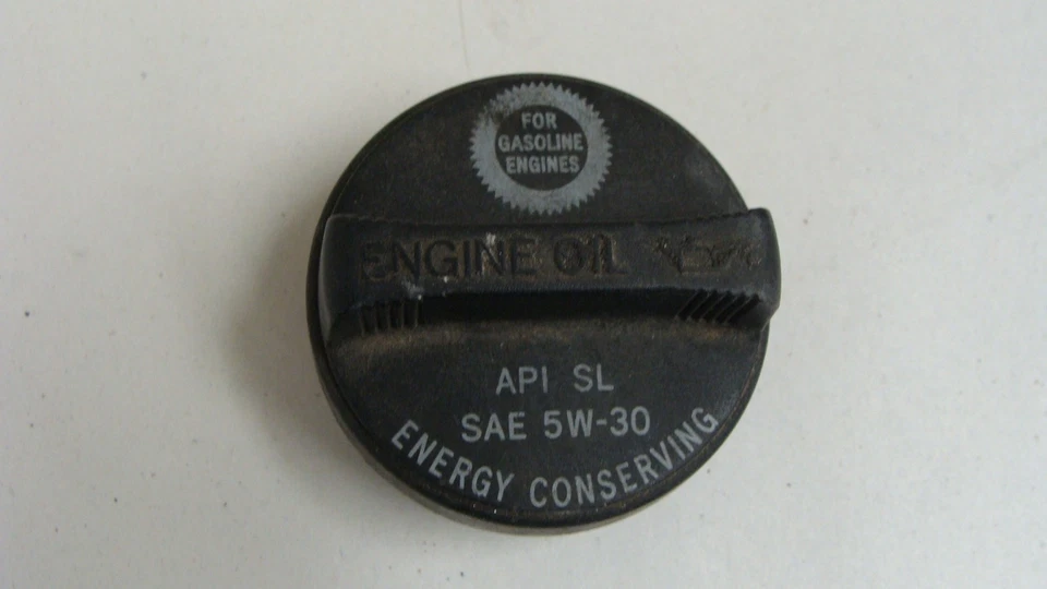 2006 2007 2008 LEXUS IS250 ENGINE OIL FILLER CAP TOYOTA 5W-30 Foto 1 de 1