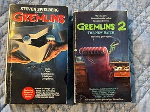 Gremlins & Gremlins 2 Avon Paperbacks 1st Printings Spielberg - Foto 1 di 12