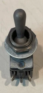 qty(2) NOS  2 pole single throw GE Mil Spec Switch  1/2" mount  1/2" bat handle - Picture 1 of 2