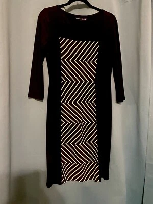 Vestido feminino American Living 8 listras geométricas preto e branco através da frente central - Imagem 1 de 3