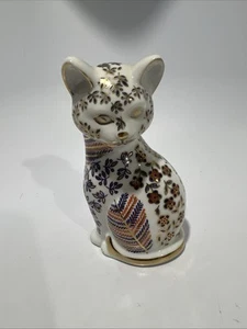 Imari Style 5” Porcelain Cat Figurine Sitting White Red Blue & Gold Japan - Picture 1 of 7