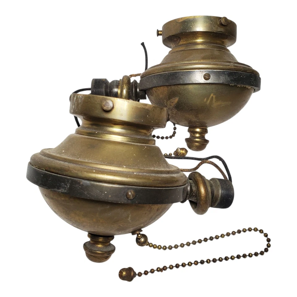 Par de apliques de pared antiguos de latón de 6" con cables de tracción Foto 1 de 4