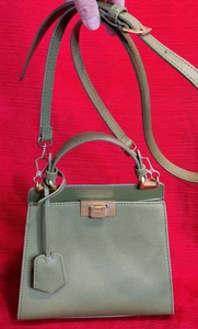 Borsa a tracolla CHARLES & KEITH in pelle verde con manico superiore e manico superiore - Foto 1 di 12
