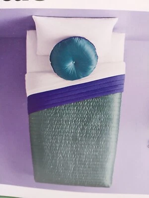 Room Essentials Satin Quilt Green Twin/Twin XL Size  - Image 1 of 4