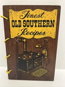 The Southern Cookbook of Fine Old Recipes by Lillie S Lustig 1967 Wood Cover - Foto 1 di 10