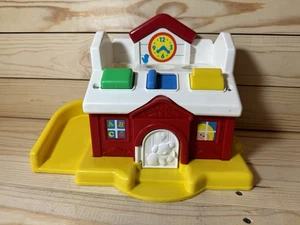 Vintage Fisher Price Discovery School House #1023 Jumbo Little People 1989 - Picture 1 of 6