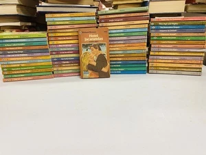 Vintage riesiges Konvolut 65 Harlekin Liebesromane Taschenbuch roter Rand - Bild 1 von 9