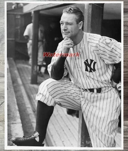 Lou Gehrig #4 New York Yankees in Dug Out 8 X 10 Photo Picture - Picture 1 of 1