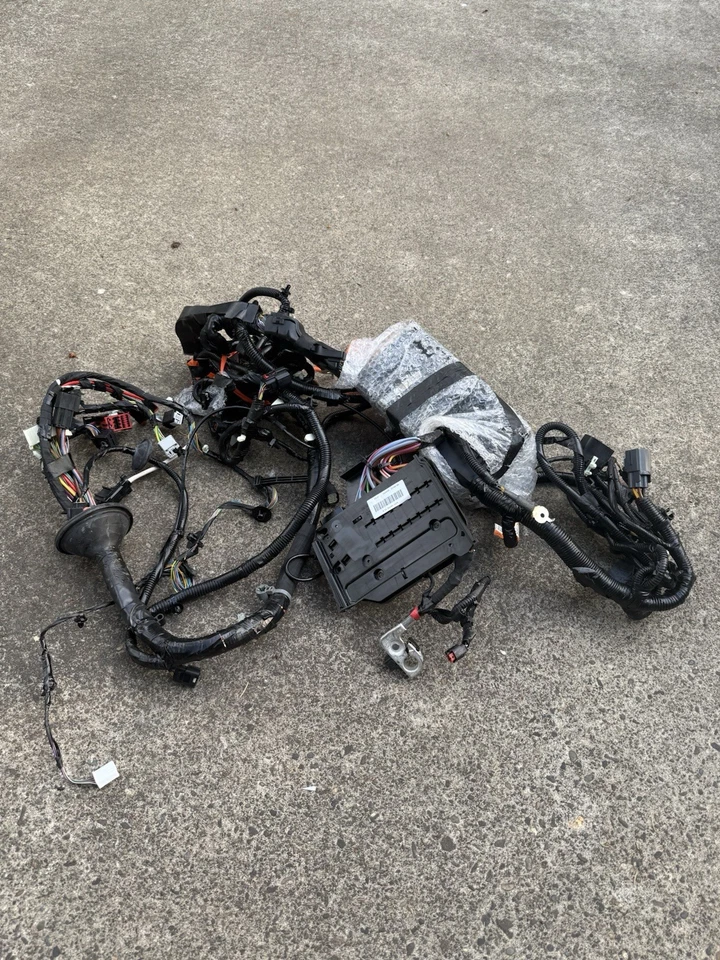 2017 Lincoln MKC OEM Engine  Transmission Wire Harness GJ7Z-14290-AT - Image 1 of 1