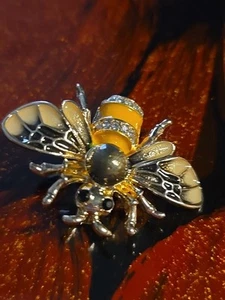 Gold Tone Metal Bumble Bee Small Brooch Pin - Bild 1 von 5
