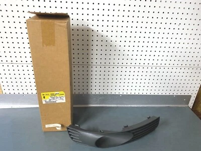 GM OEM NOS 15246803 Passenger Side Front Lower Grille 2005-2010 Chevrolet Cobalt - Изображение 1 из 4