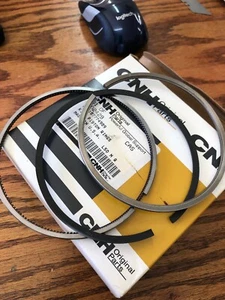 Original Case / Case NH Kolbenringe Satz # J802429 - Bild 1 von 2