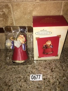 Adorno Hallmark Keepsake - The Decision - Santa With Scale 2003 #0677 - Imagen 1 de 7